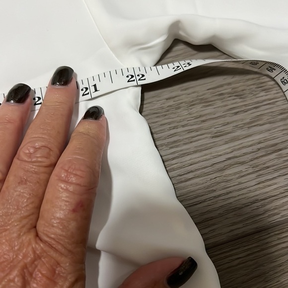 V-neck white blouse - Picture 4 of 5